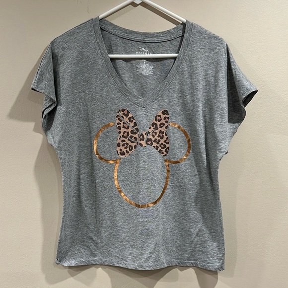 🔥Gray Disney Shirt with Leopard Print Bow🔥 - Picture 1 of 6